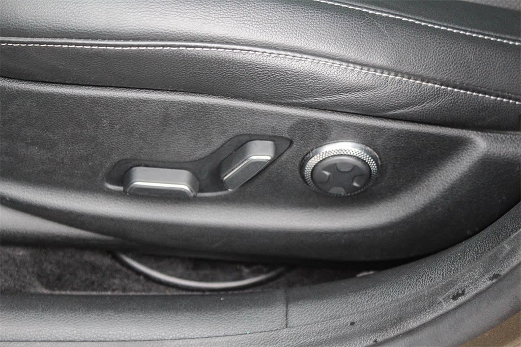 Thumbnail: 2023 Genesis G80 - 32