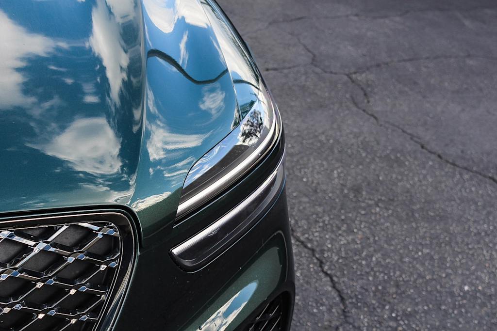 Thumbnail: 2023 Genesis GV70 - 20