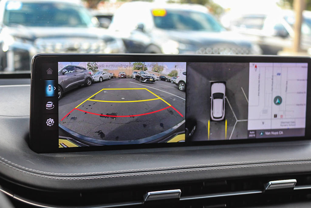 Thumbnail: 2023 Genesis GV70 - 13