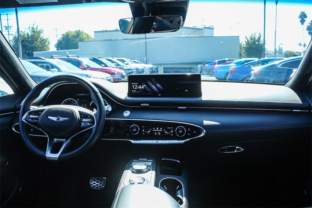 Thumbnail: 2022 Genesis GV70 - 2