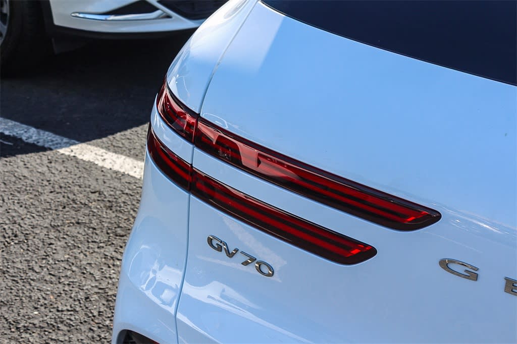 Thumbnail: 2022 Genesis GV70 - 21