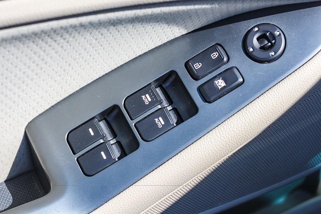 Thumbnail: 2015 Kia Optima - 27