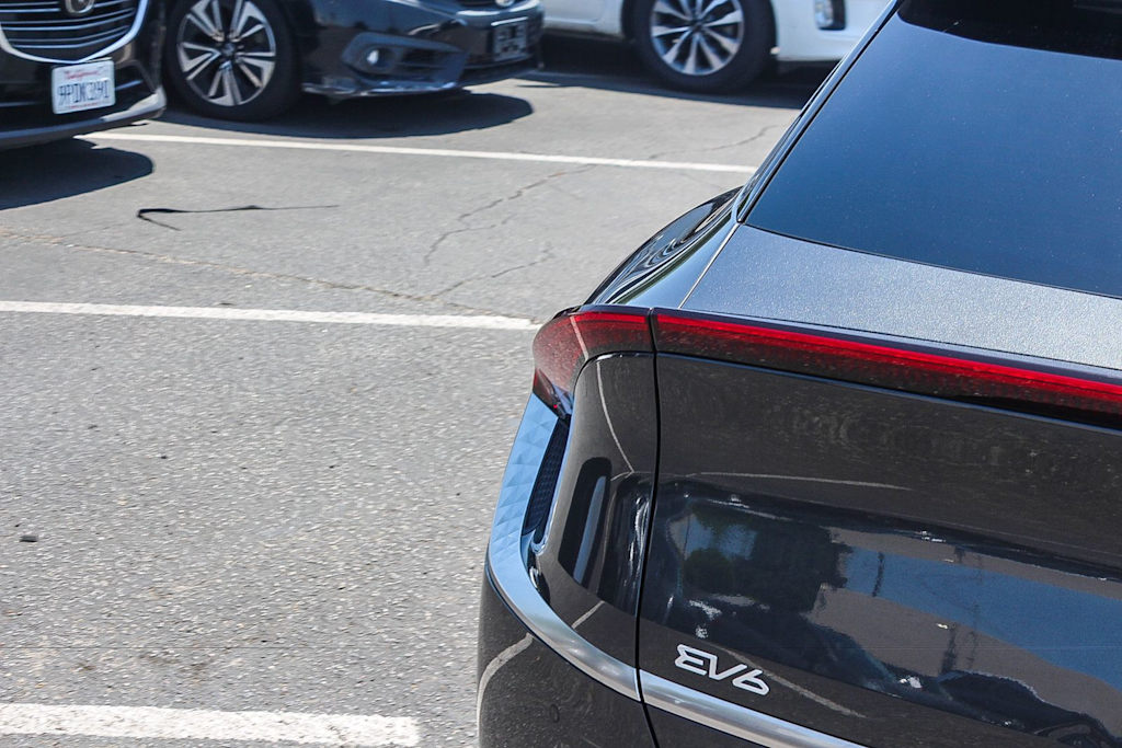 Thumbnail: 2023 Kia EV6 - 4