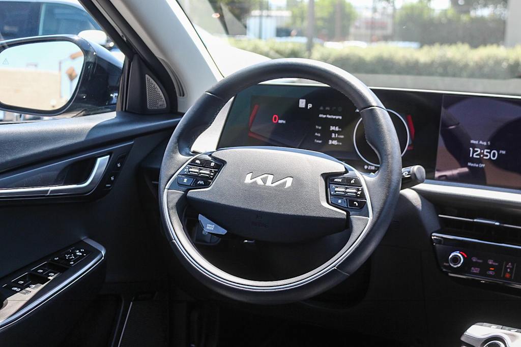 Thumbnail: 2023 Kia EV6 - 10