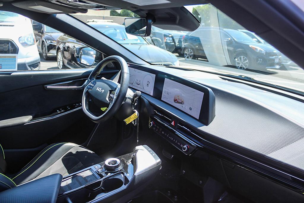 Thumbnail: 2023 Kia EV6 - 12
