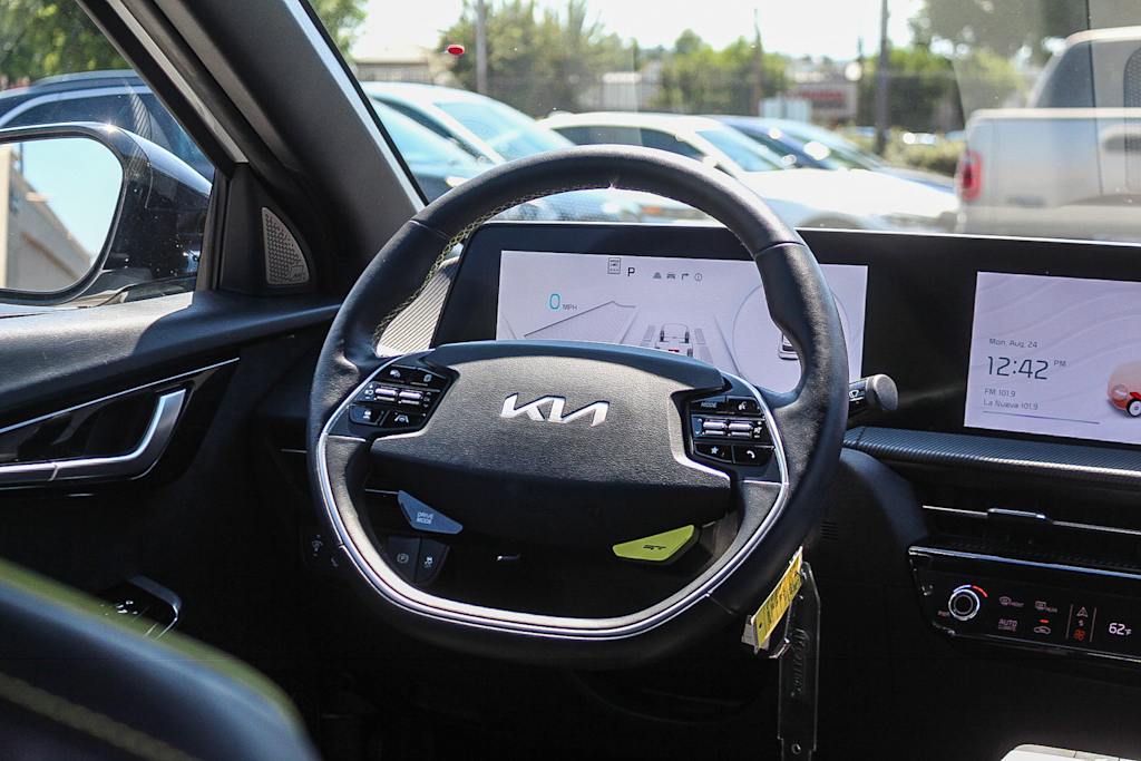 Thumbnail: 2023 Kia EV6 - 11
