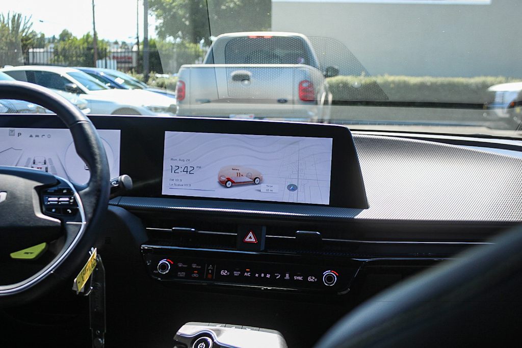 Thumbnail: 2023 Kia EV6 - 8