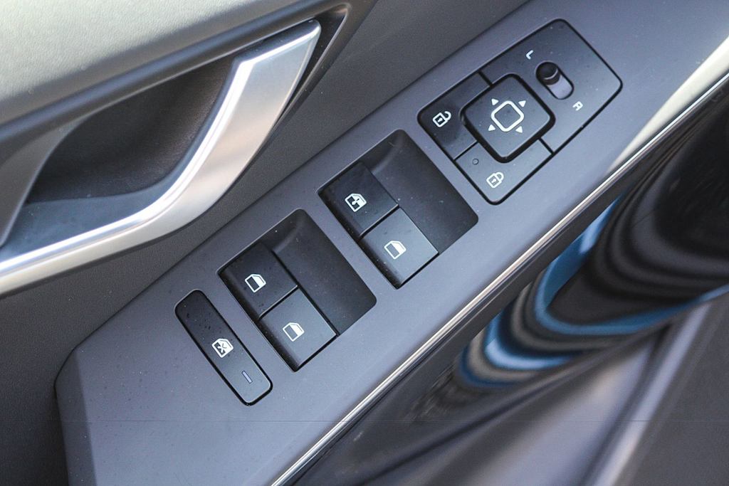 Thumbnail: 2025 Kia Niro - 26