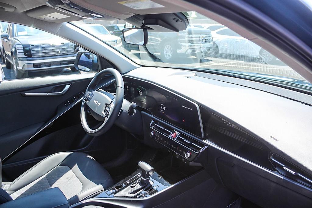Thumbnail: 2025 Kia Niro - 13