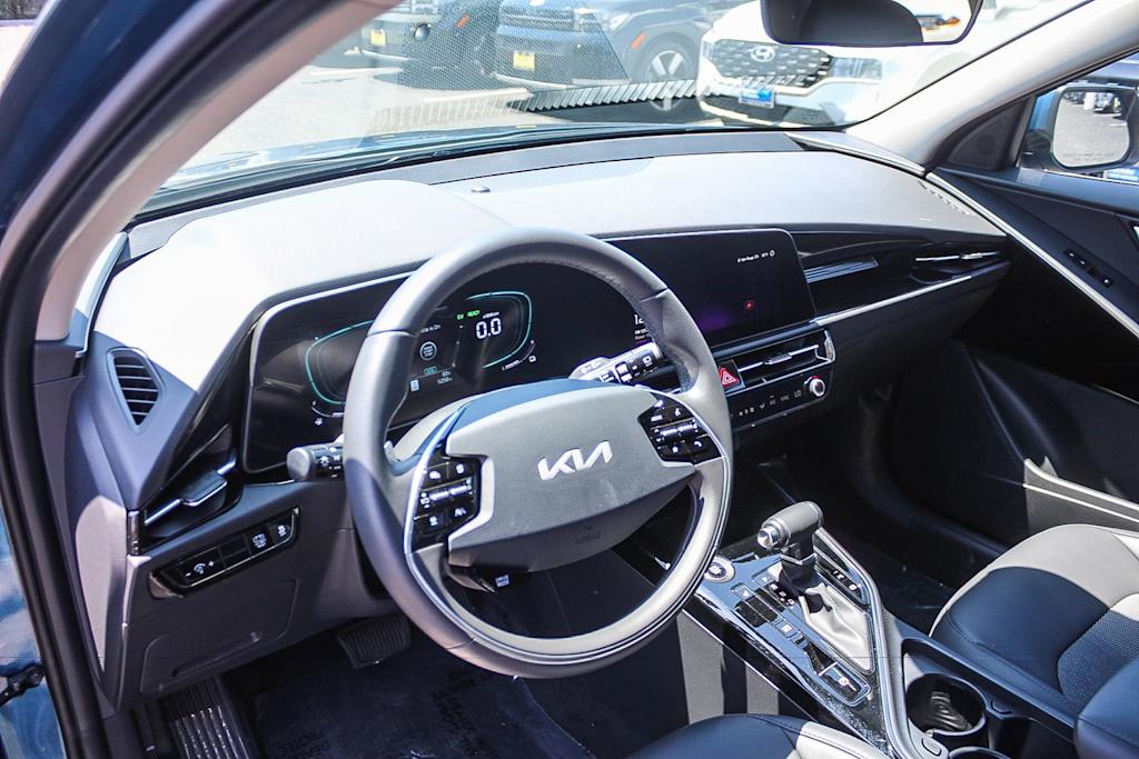 Thumbnail: 2025 Kia Niro - 25