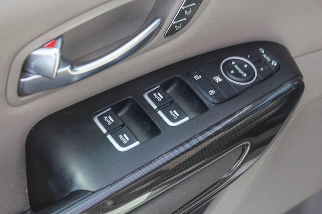 Thumbnail: 2015 Kia Sedona - 27