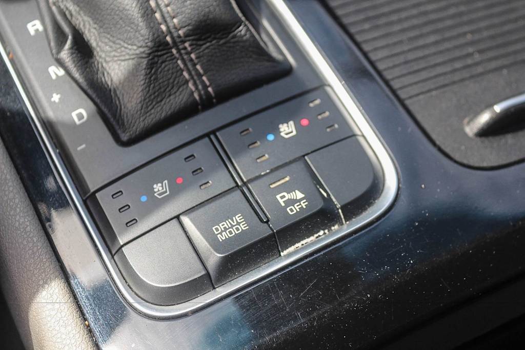 Thumbnail: 2015 Kia Sedona - 32