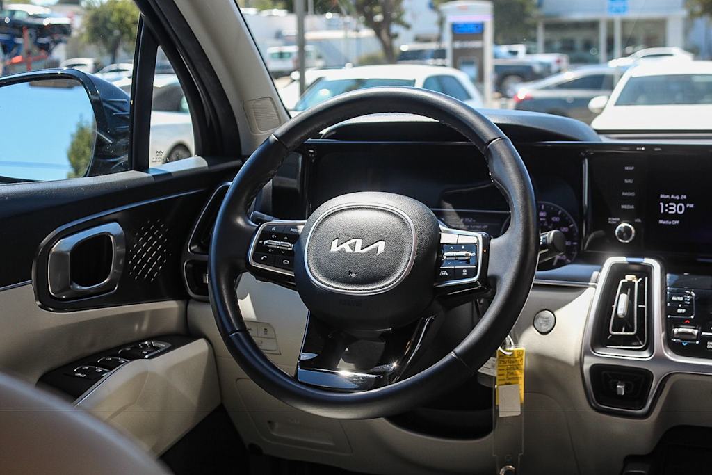 Thumbnail: 2023 Kia Sorento - 9