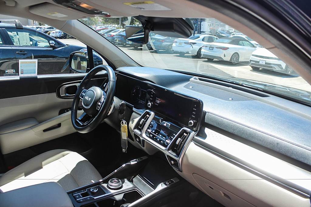 Thumbnail: 2023 Kia Sorento - 12