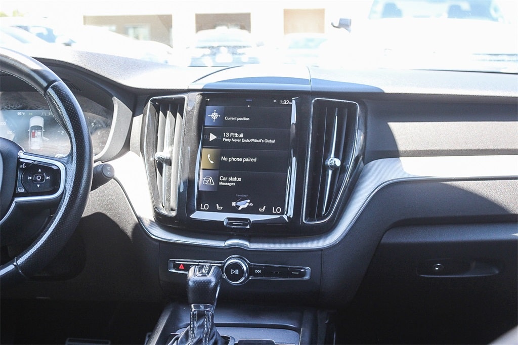 Thumbnail: 2018 Volvo XC60 - 14