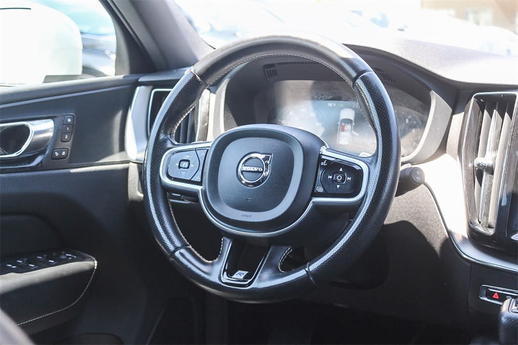 Thumbnail: 2018 Volvo XC60 - 9