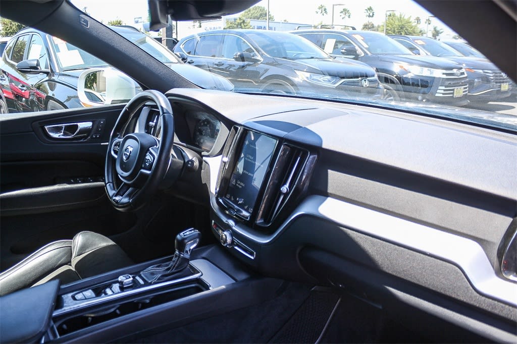 Thumbnail: 2018 Volvo XC60 - 12