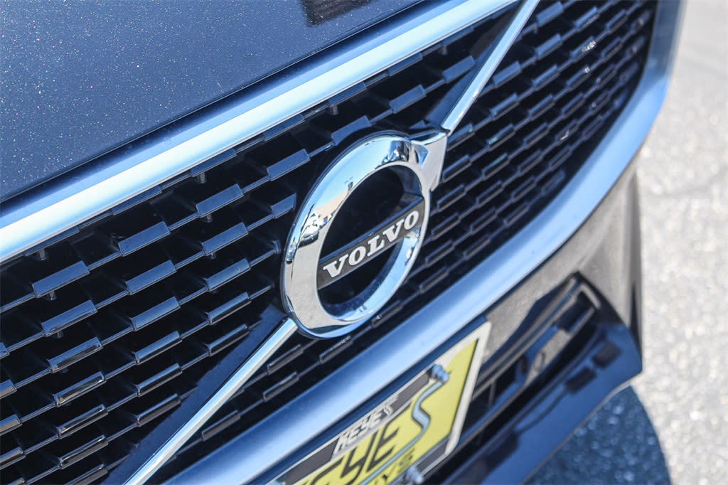 Thumbnail: 2018 Volvo XC60 - 23