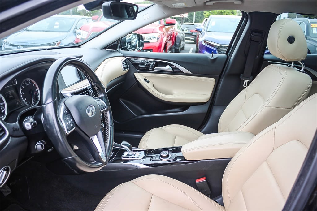 Thumbnail: 2017 INFINITI QX30 - 10