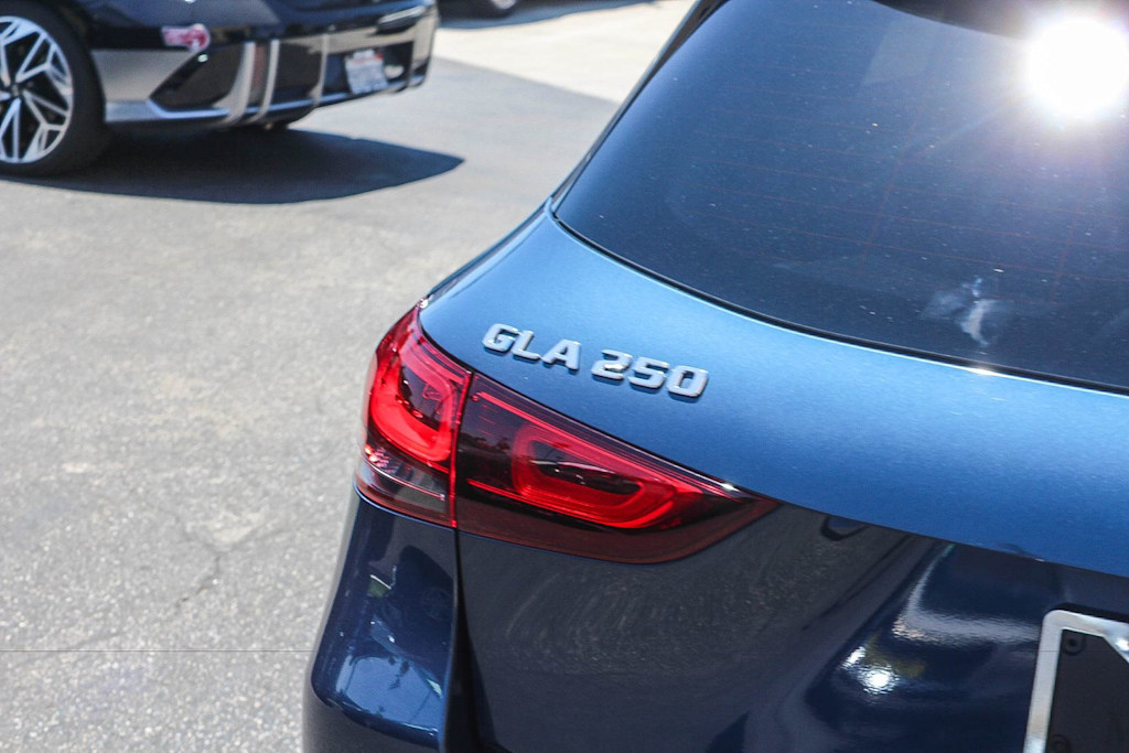 Thumbnail: 2021 Mercedes-Benz GLA - 20