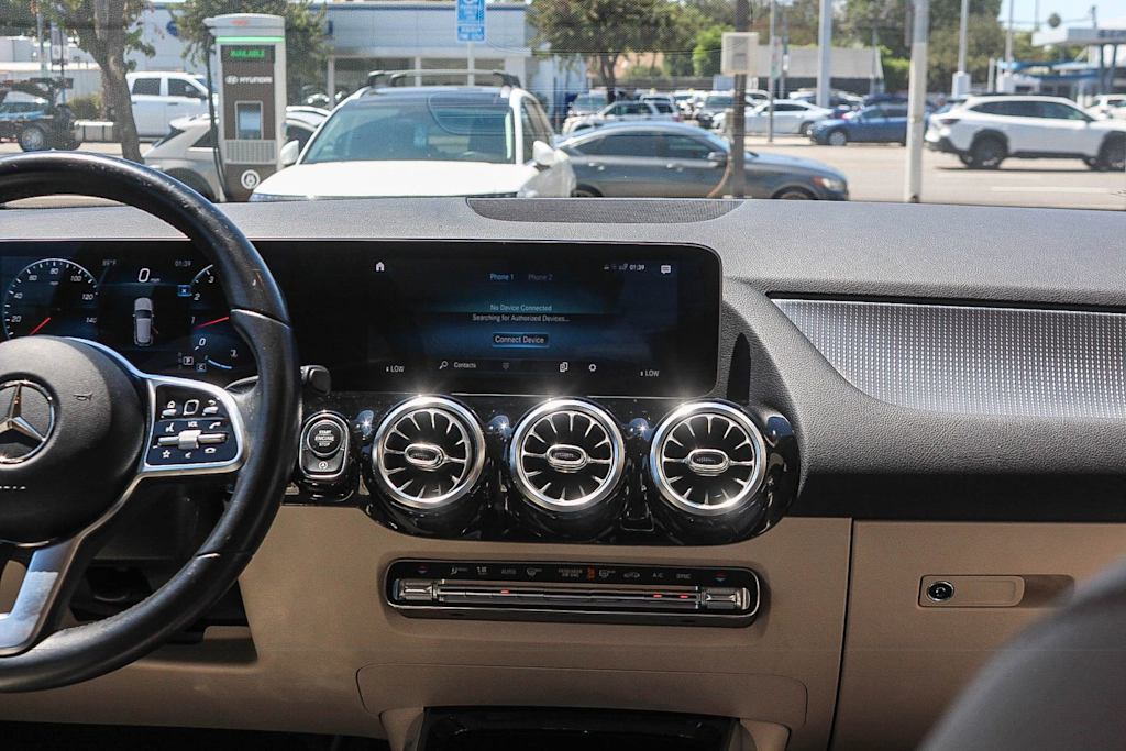 Thumbnail: 2021 Mercedes-Benz GLA - 9