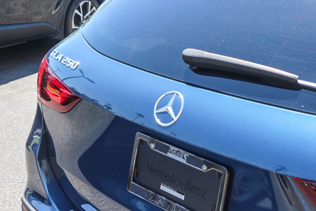 Thumbnail: 2021 Mercedes-Benz GLA - 21