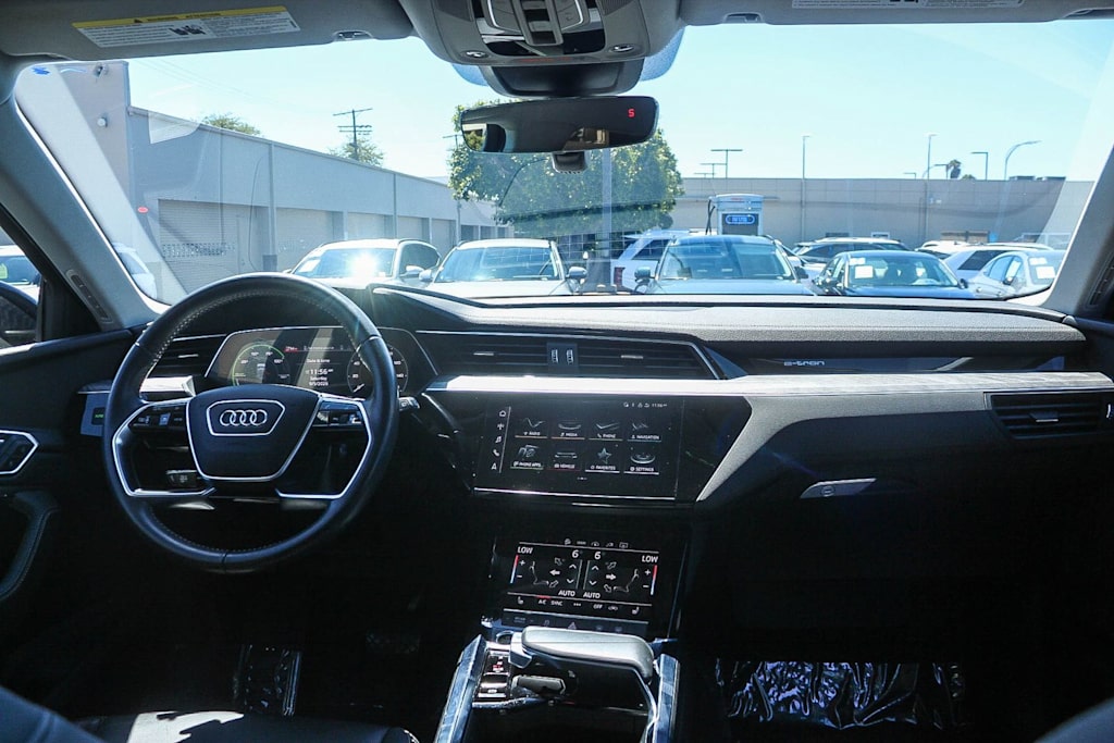 Thumbnail: 2021 Audi e-tron - 2