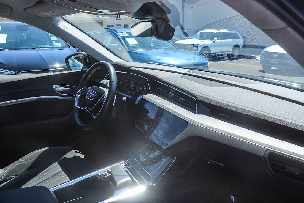 Thumbnail: 2021 Audi e-tron - 12