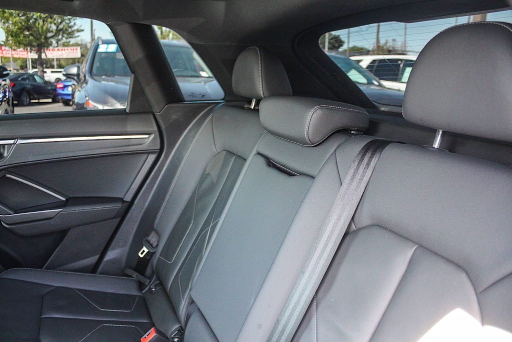 Thumbnail: 2022 Audi Q3 - 11