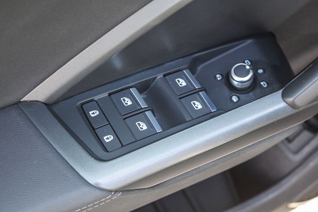 Thumbnail: 2022 Audi Q3 - 26