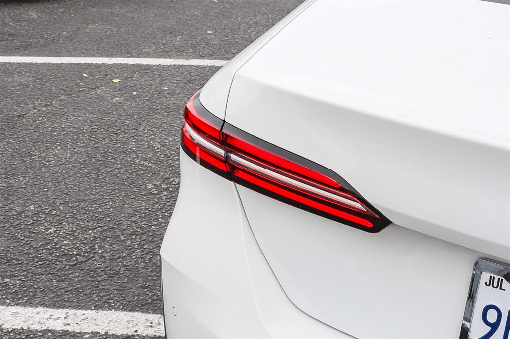 Thumbnail: 2024 BMW 5 Series - 20
