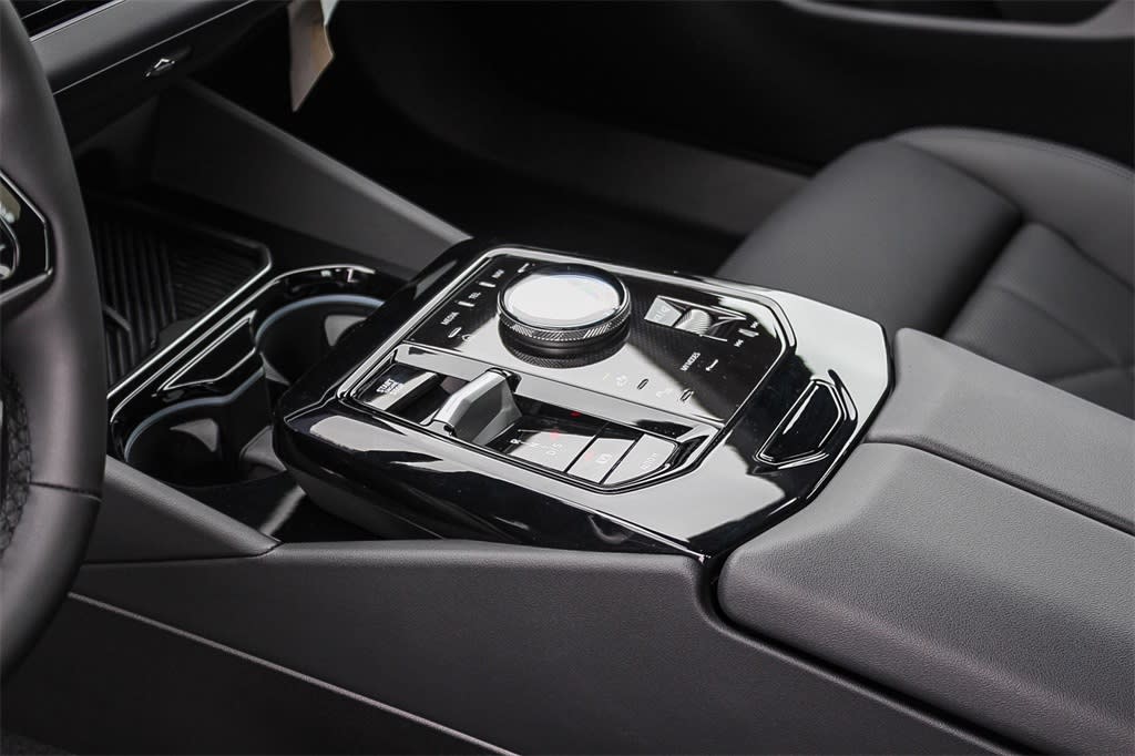 Thumbnail: 2024 BMW 5 Series - 14