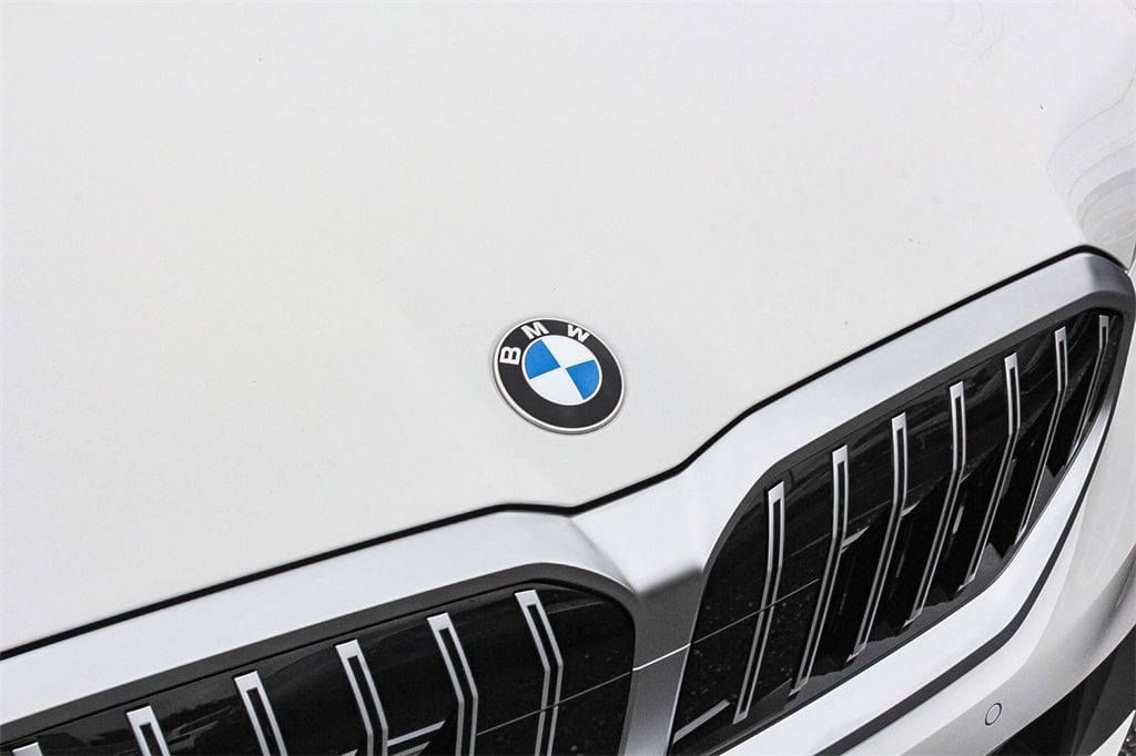 Thumbnail: 2024 BMW 5 Series - 22