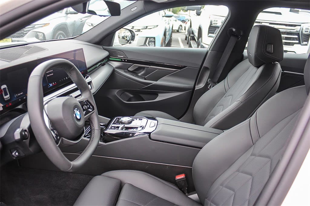 Thumbnail: 2024 BMW 5 Series - 11