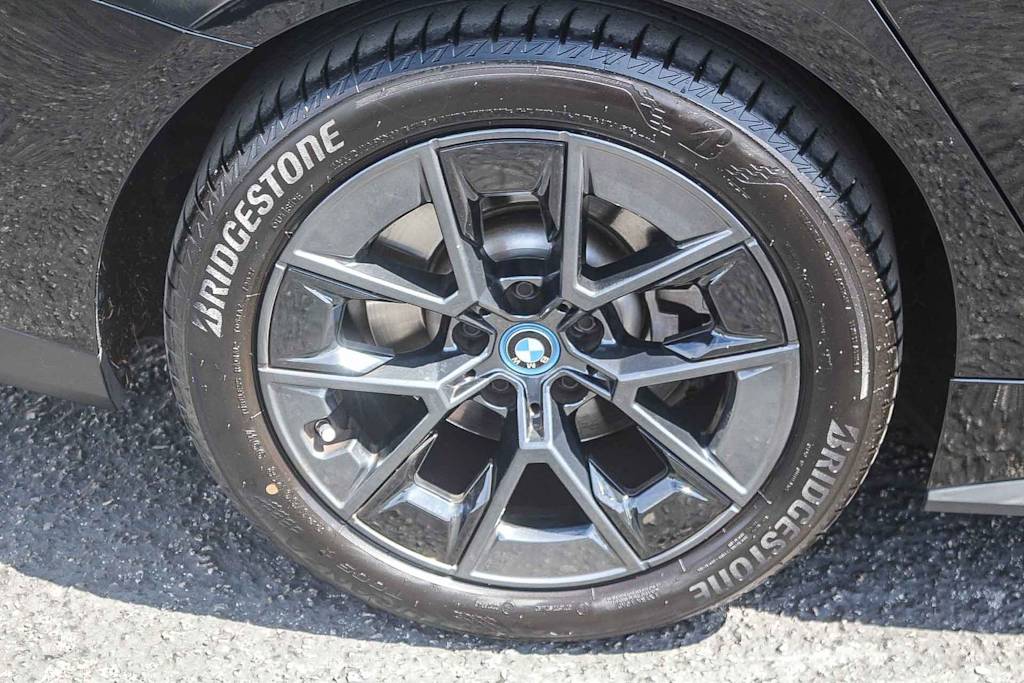 Thumbnail: 2023 BMW i4 - 7