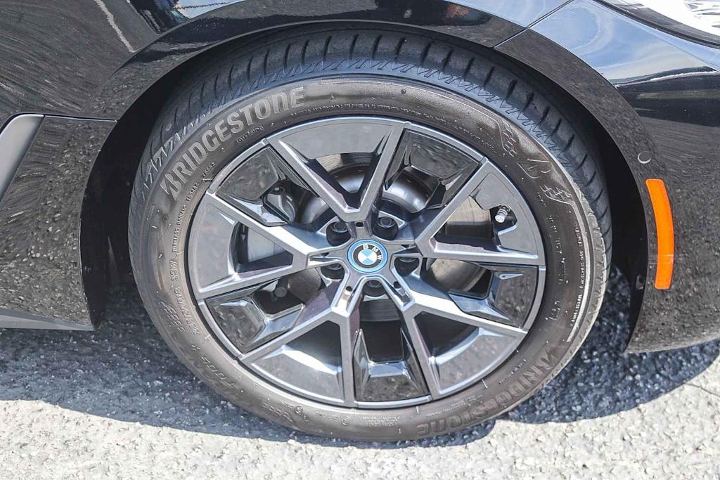 Thumbnail: 2023 BMW i4 - 20