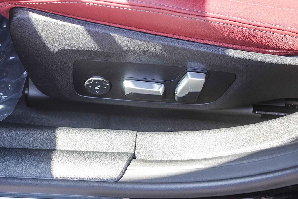 Thumbnail: 2023 BMW i4 - 25