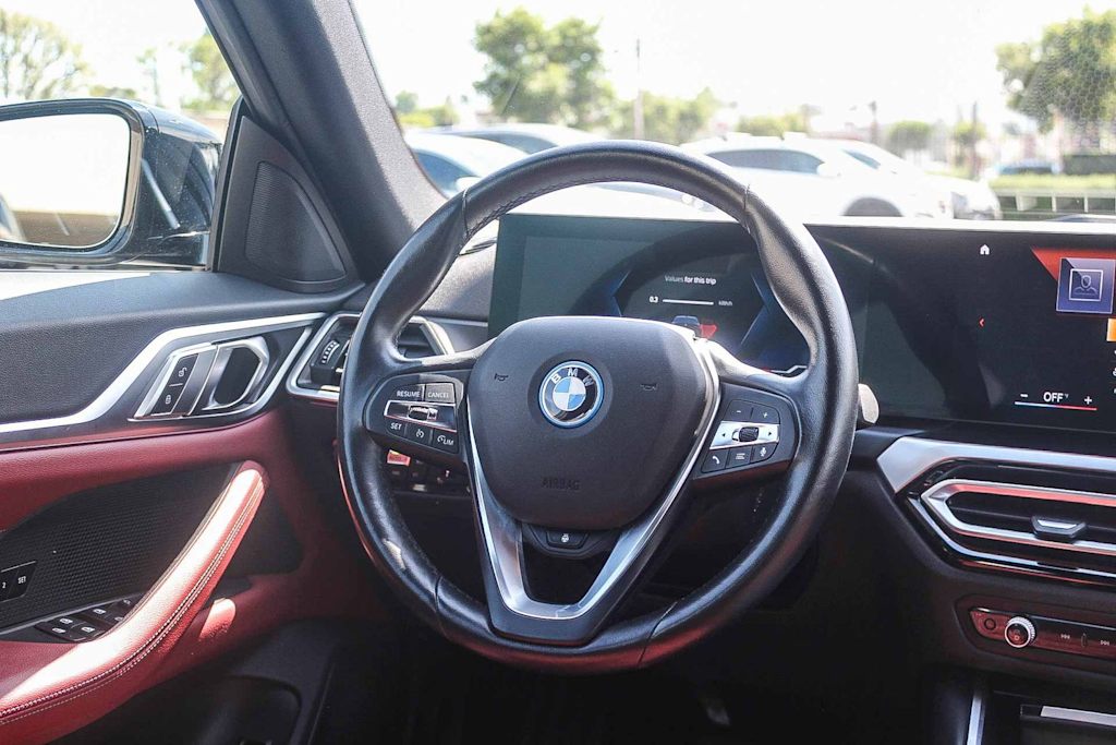 Thumbnail: 2023 BMW i4 - 9