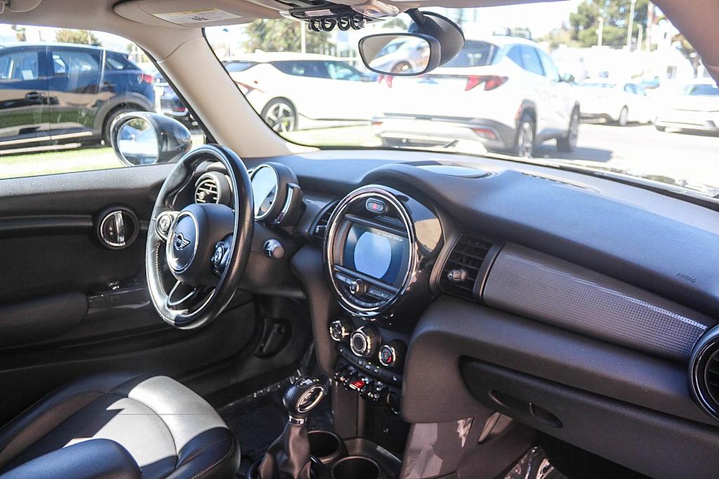 Thumbnail: 2019 MINI Cooper - 12
