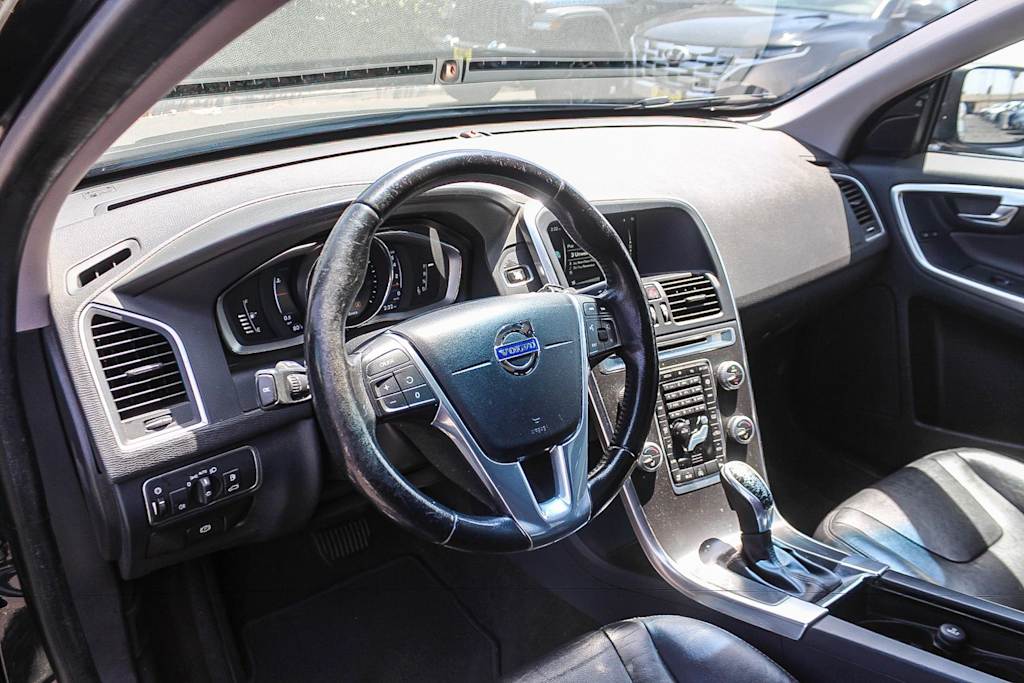 Thumbnail: 2016 Volvo XC60 - 23