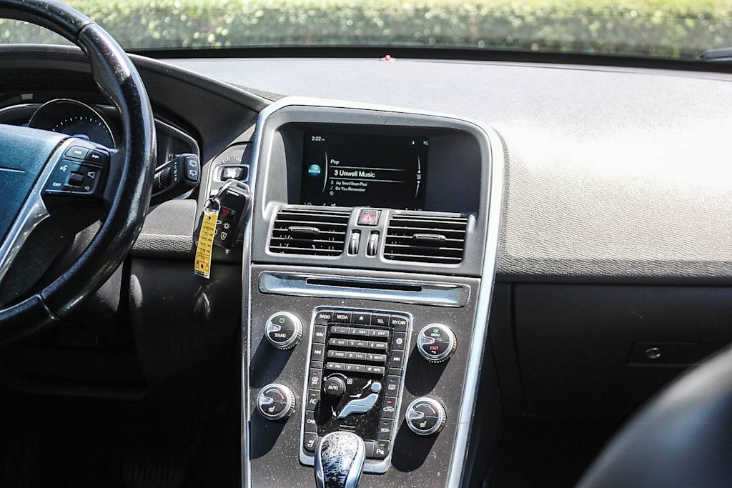 Thumbnail: 2016 Volvo XC60 - 8