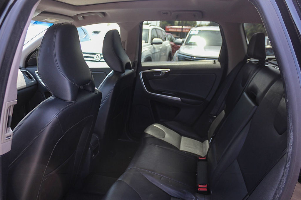 Thumbnail: 2016 Volvo XC60 - 10