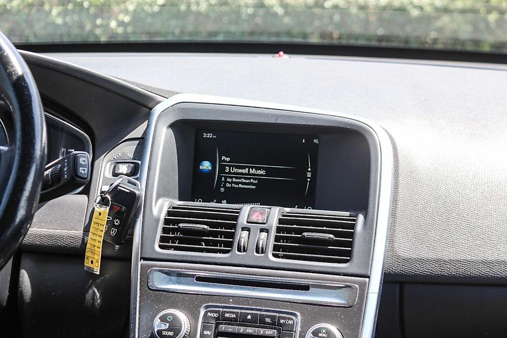 Thumbnail: 2016 Volvo XC60 - 13