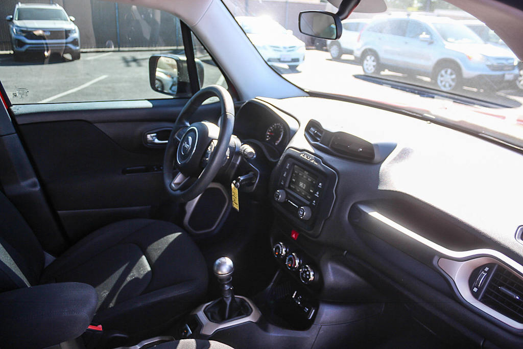 Thumbnail: 2016 Jeep Renegade - 11