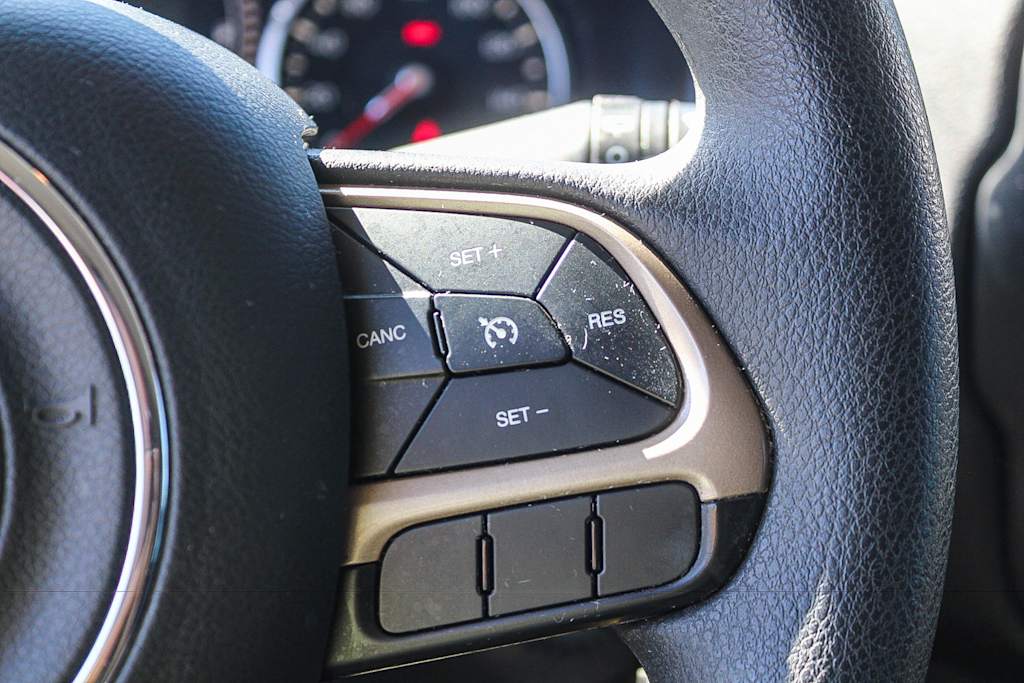 Thumbnail: 2016 Jeep Renegade - 26