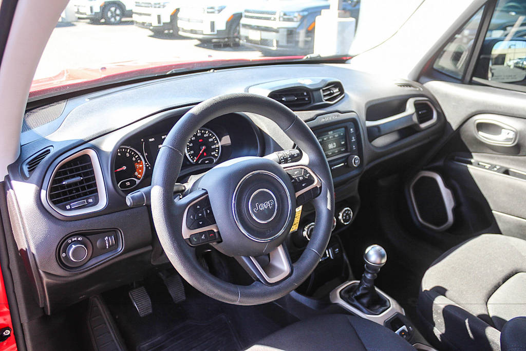 Thumbnail: 2016 Jeep Renegade - 12