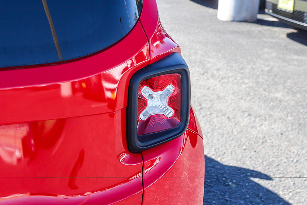 Thumbnail: 2016 Jeep Renegade - 18
