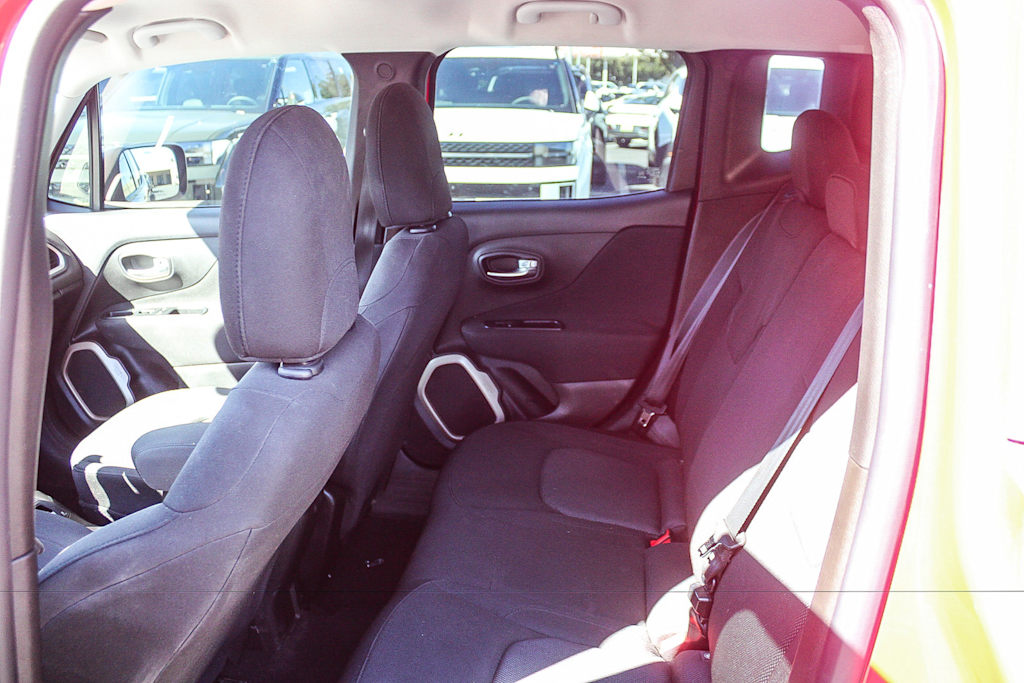 Thumbnail: 2016 Jeep Renegade - 10