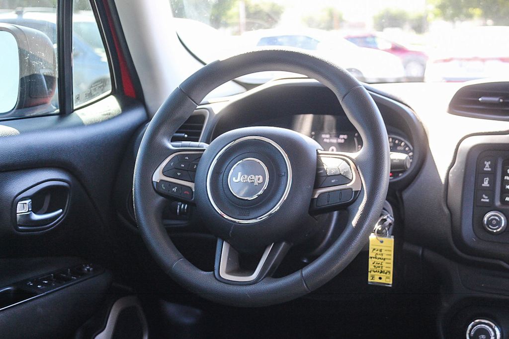 Thumbnail: 2016 Jeep Renegade - 8