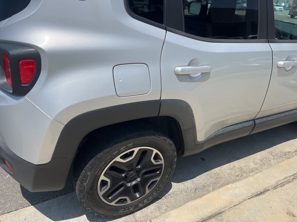 Thumbnail: 2015 Jeep Renegade - 21